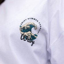 Kadın Beyaz Bisiklet Yaka Wavy T-Shirt