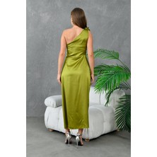 Zishan Fashion Tek Omuz Tasarım Saten Kumaş Kuşaklı Omuzda Gül ve Önde Yırtmaç Detaylı Kadın Abiye Elbise 014
