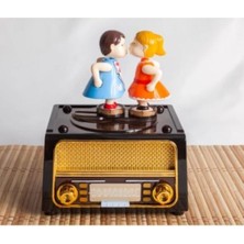 Nostaljik Radyo Görünümlü Öpüşen Çift Müzik Kutusu