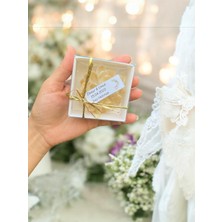 Parlak Ip Detaylı Varaklı Beyaz Kutu Lotus Mum Söz Nişan Hediyelik Nikah Şekeri (20 Adet)