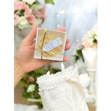 Parlak Ip Detaylı Varaklı Beyaz Kutu Lotus Mum Söz Nişan Hediyelik Nikah Şekeri (20 Adet)