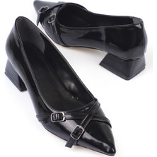 Shoetek Laura Kadın Stiletto Kalın Topuklu Çapraz Bantlı Tokalı Ayakkabı Siyah Rugan