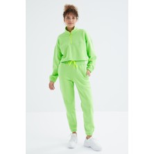 Tommy Life Fıstık Yeşil Düşük Omuzlu Beli Büzgülü Yarım Boy Fermuarlı Oversıze Kadın Eşofman Takım - 95321