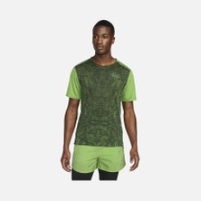 Nike DM4769 377 Nike Dri-Fit Run Division Rise 365 Short-Sleeve Yeşil Spor Erkek T-Shirt