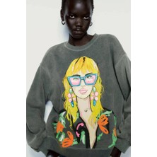 Kadın Sweatshirt Eskitilmiş Kumaş Zr Baskılı