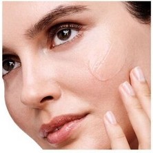 Optimals Even Out Koyu Lekeleri ve Düzensiz Cilt Tonunu Dengelemek Için Tasarlanmış Serum