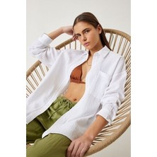 Happiness İstanbul Oversize Basic Müslin Gömlek Beyaz LMX0002 Düz Desenli Günlük Stil Kadın Giyim Dokuma Kumaş