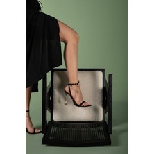 Feyre Zincir Aksesuar Detaylı Siyah Mat Saten