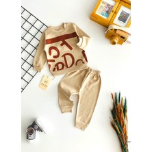 Neşeli Bebekler Harf Baskılı Yakadan Düğmeli Mevsmlik Takım Bej