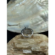 Asteria Jewelry Beyaz Zirkon Taşlı Kadın Gümüş Yüzük - Şıklığın ve Asaletin Simgesi