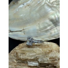 Asteria Jewelry Beyaz Zirkon Taşlı Kadın Gümüş Yüzük - Şıklığın ve Asaletin Simgesi