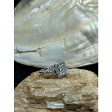 Asteria Jewelry Beyaz Zirkon Taşlı Kadın Gümüş Yüzük - Şıklığın ve Asaletin Simgesi