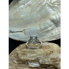 Asteria Jewelry Beyaz Zirkon Taşlı Kadın Gümüş Yüzük - Şıklığın ve Asaletin Simgesi