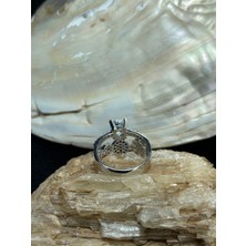 Asteria Jewelry Beyaz Zirkon Taşlı Kadın Gümüş Yüzük - Şıklığın ve Asaletin Simgesi
