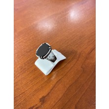 Motifli Siyah Taşlı Gümüş Erkek Yüzük