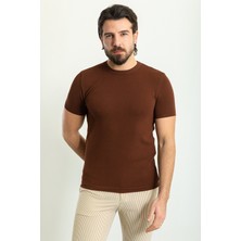 Düz Fındık Rengi Slim Fit Bisiklet Yaka Erkek Triko T-Shirt