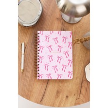 Matt Notebook 2025 Yılı A5 Haftalık Ajanda Spiralli 15X21 cm - 12 Aylık - Motivasyon Sayfalı Pembe Fiyonk