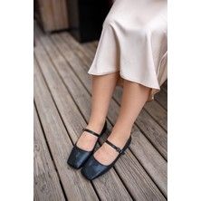 Laminta Emma Parlak Siyah Yuvarlak Pull Desenli Kadın Babet