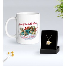 Bk Gift Kişiye Özel Isimli Yılbaşı Tasarımlı Beyaz Kupa Bardak ve Papatya Kolye Hediye Seti- 2, Sevgiliye Hediye, Yeni Yıl Hediyeleri