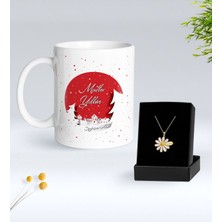 Bk Gift Kişiye Özel Isimli Yılbaşı Tasarımlı Beyaz Kupa Bardak ve Papatya Kolye Hediye Seti- 11, Sevgiliye Hediye, Yeni Yıl Hediyeleri