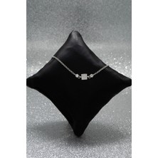 Zirkon Taşlı Minimal Kare Figür 925 Ayar Gümüş Kadın Ayarlanabilir Bileklik