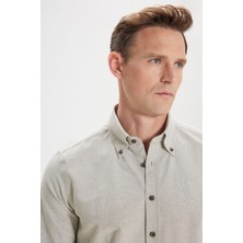 ALTINYILDIZ CLASSICS Erkek Haki Slim Fit Dar Kesim Düğmeli Yaka Pamuklu Oxford Gömlek