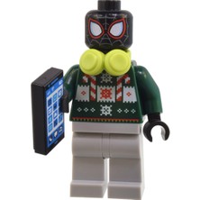 LEGO Spider-Man 2024 Mikro Yapılar - (Day 13) - Miles Morales With Headphones And Cell Phone