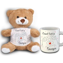 Ejoya Kişiye Özel Kim Kimi Seviyor Temalı 23 cm Peluş Ayıcık ve Kupa Hediye Seti 81902