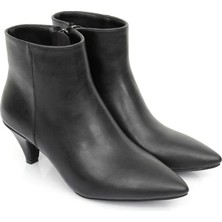 Beyaz (Pine Cone) Ince Topuklu Sivri Burun Fermuarlı Günlük Kadın  Kısa Çizme Siyah