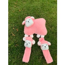 Aya Toys Sevimli Pembe Renkli Kuzu Araba Boyun Yastığı ve Emniyet Kemeri Aksessuarı Peluş Kılıf Seti