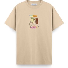 Coutliner Queen Regular T-Shirt