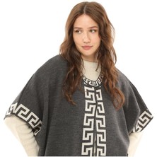 Kadın Star Model  Desenli Çıtçıt Detaylı Oversize Kalın Panço