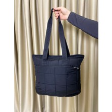 Vellichor Geniş Hacimli Kapitone Kol Çantası