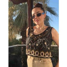siyah boncuk işlemeli kalın askılı bluz.