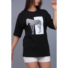 Zebra Baskılı Pamuklu Oversize Kadın Siyah Tshirt