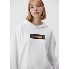 Mavi Hüzünlü Karışık Baskılı Kapüşonlu Beyaz Sweatshirt 0S10124-620