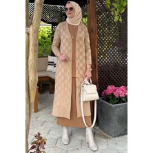 Rabia Şamlı Dama Desenli Bej Triko Hırka