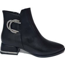 Ventes Kısa Topuklu cc Taşlı Aksesuarlı Kadın Bot 573300-Z