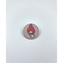 Yaya Design Co Hello Kitty, Kuromi, Melody ve Cinnamoroll Temalı Parlak Baskılı 4'lü Metal Rozet Seti