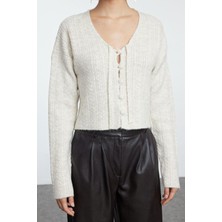 FRM Kadın Moda Şık Crop V Yaka Slim Crop Yumuşak Dokulu Bağlama Detaylı Triko Hırka
