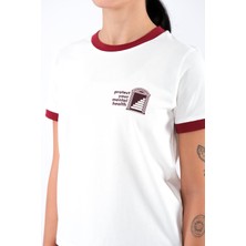 Coredra Regular Fit Bordo Kontrast Ribanalı Ekru T-Shirt Kadın - Protect Your Mental