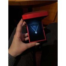 Ricco Jewellery LED Işıklı Kadife Kolye Kutusu • Kırmızı Özel Işıklı Kolye Kutusu • Ona Hediye