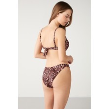 Kom Romhanda Bikini Takımı