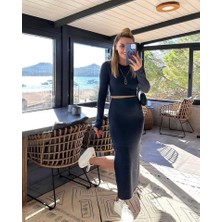 Civarda Moda Soft Kaşkorse Kumaş Bluz ve Yırtmaç Detaylı Etek Ikili Takım