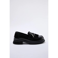 Shoemix Siyah Kalın Taban Püsküllü Kadın Rugan Loafer
