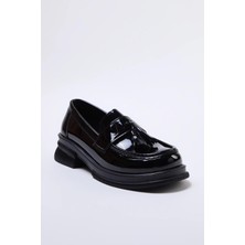 Shoemix Siyah Kalın Taban Püsküllü Kadın Rugan Loafer