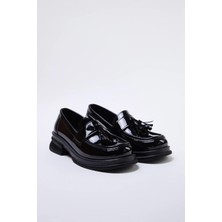 Shoemix Siyah Kalın Taban Püsküllü Kadın Rugan Loafer