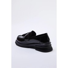 Shoemix Siyah Kalın Taban Püsküllü Kadın Rugan Loafer