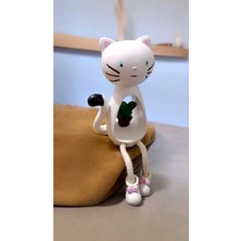 Kedi Biblo Ayakları Sallanan