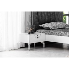 Doressa Daffy White Komodin